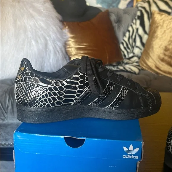 Adidas superstar W adidas size 7. Black and gold. Worn once. - Picture 3 of 9